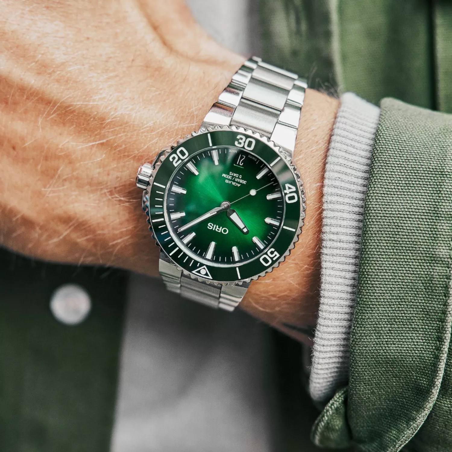 Oris aquis date 39.5 mm green top