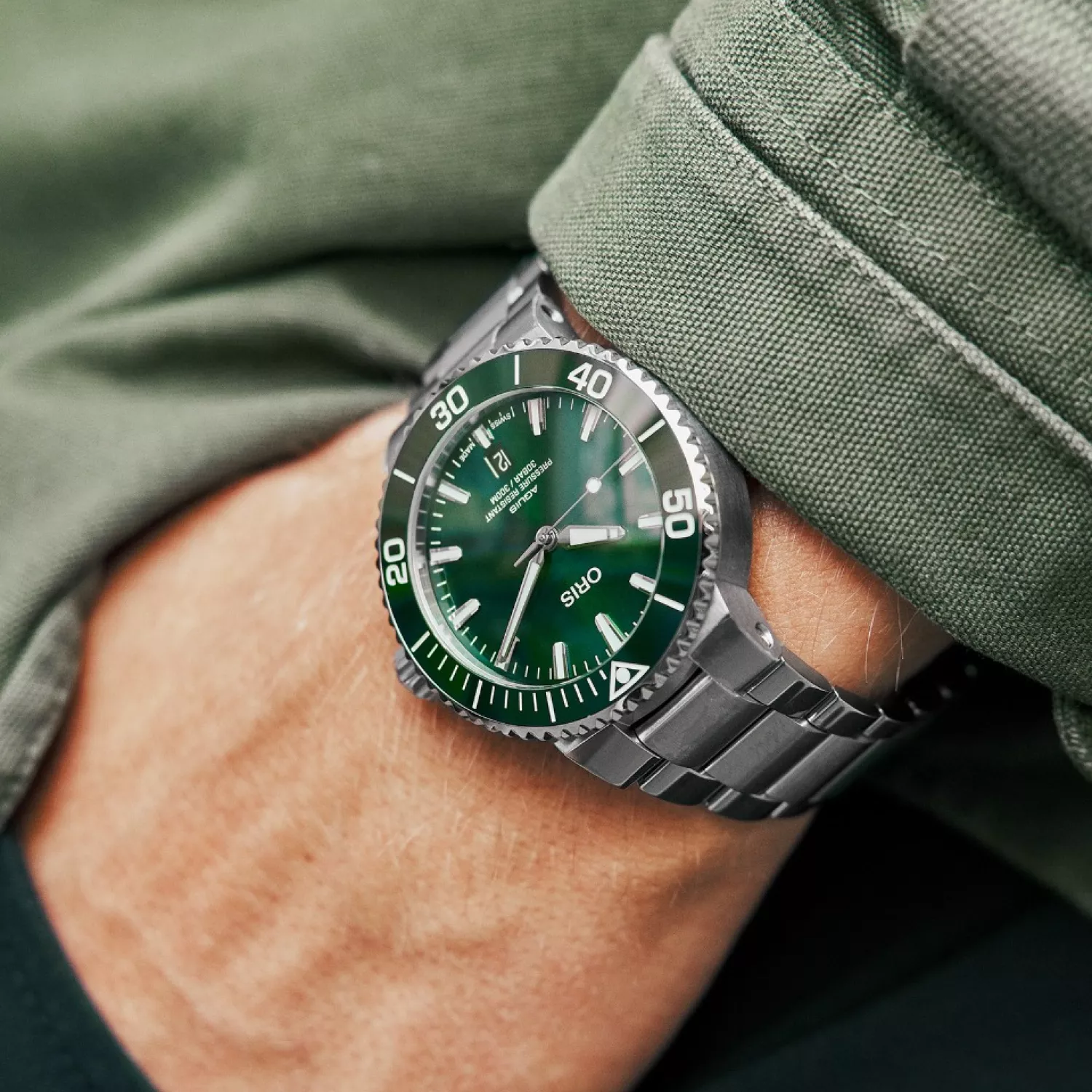 Oris aquis shop on wrist