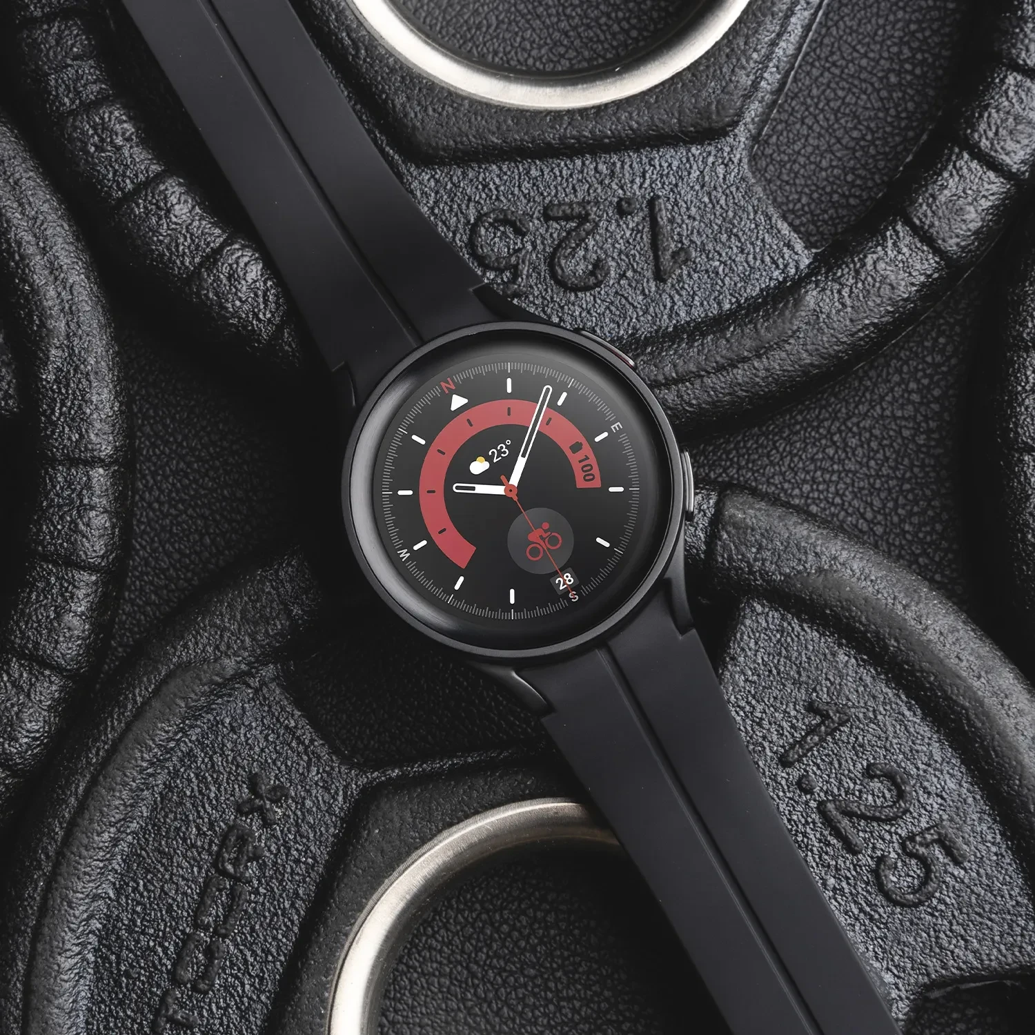 Galaxy Watch5 Pro 45mm/ ブラックチタニウム [by Galaxy純正 国内正規