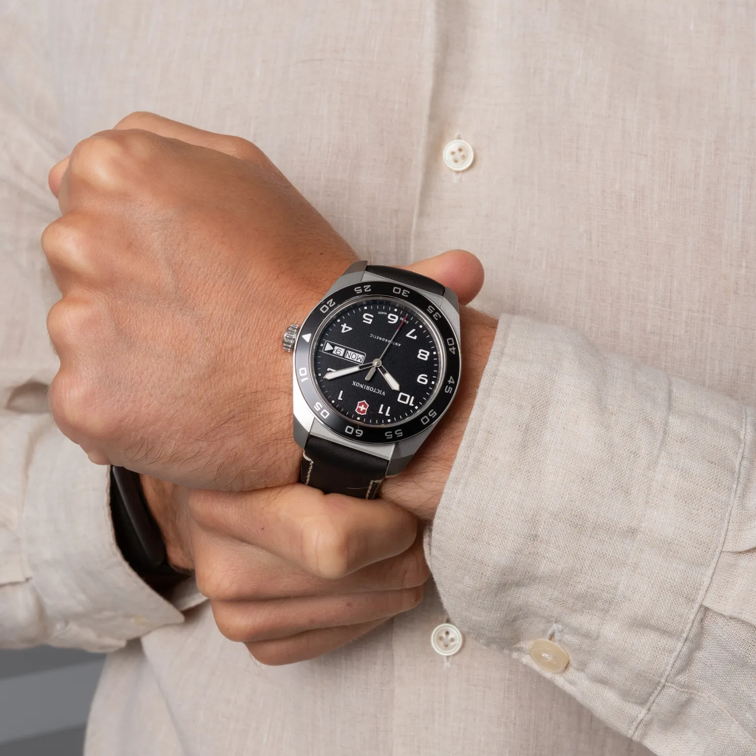 Victorinox Swiss Army 腕時計 未使用 Victorinox Swiss Army Quartz in Swiss Army Quartz - 242041